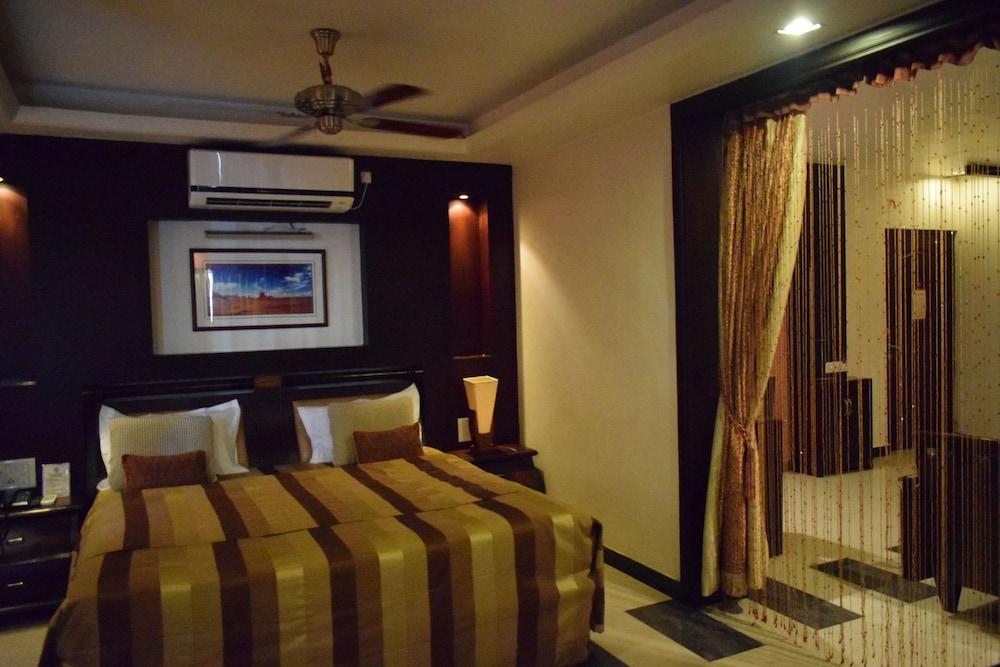 Hotel Pushpak Bhubaneswar Dış mekan fotoğraf