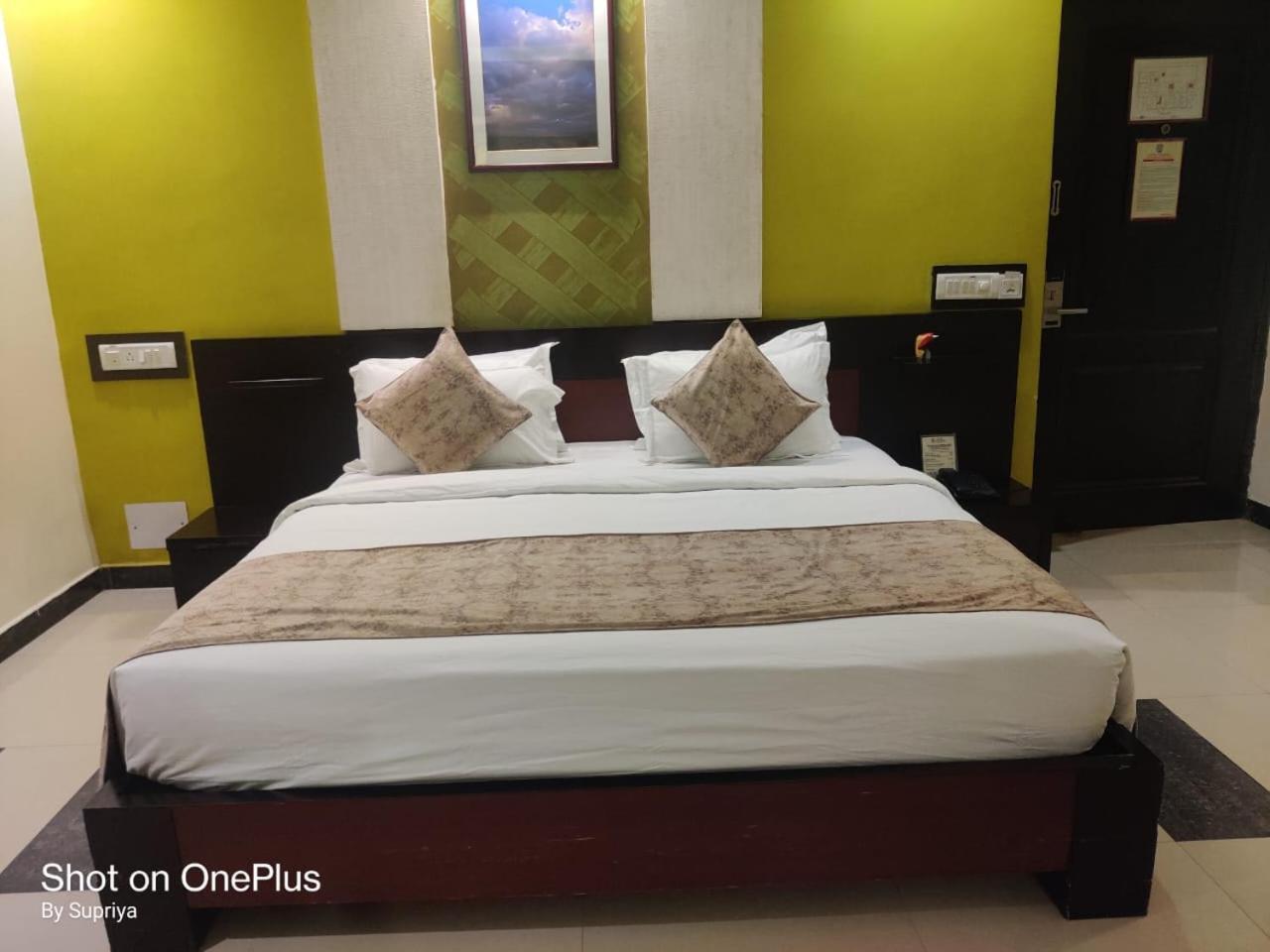 Hotel Pushpak Bhubaneswar Dış mekan fotoğraf