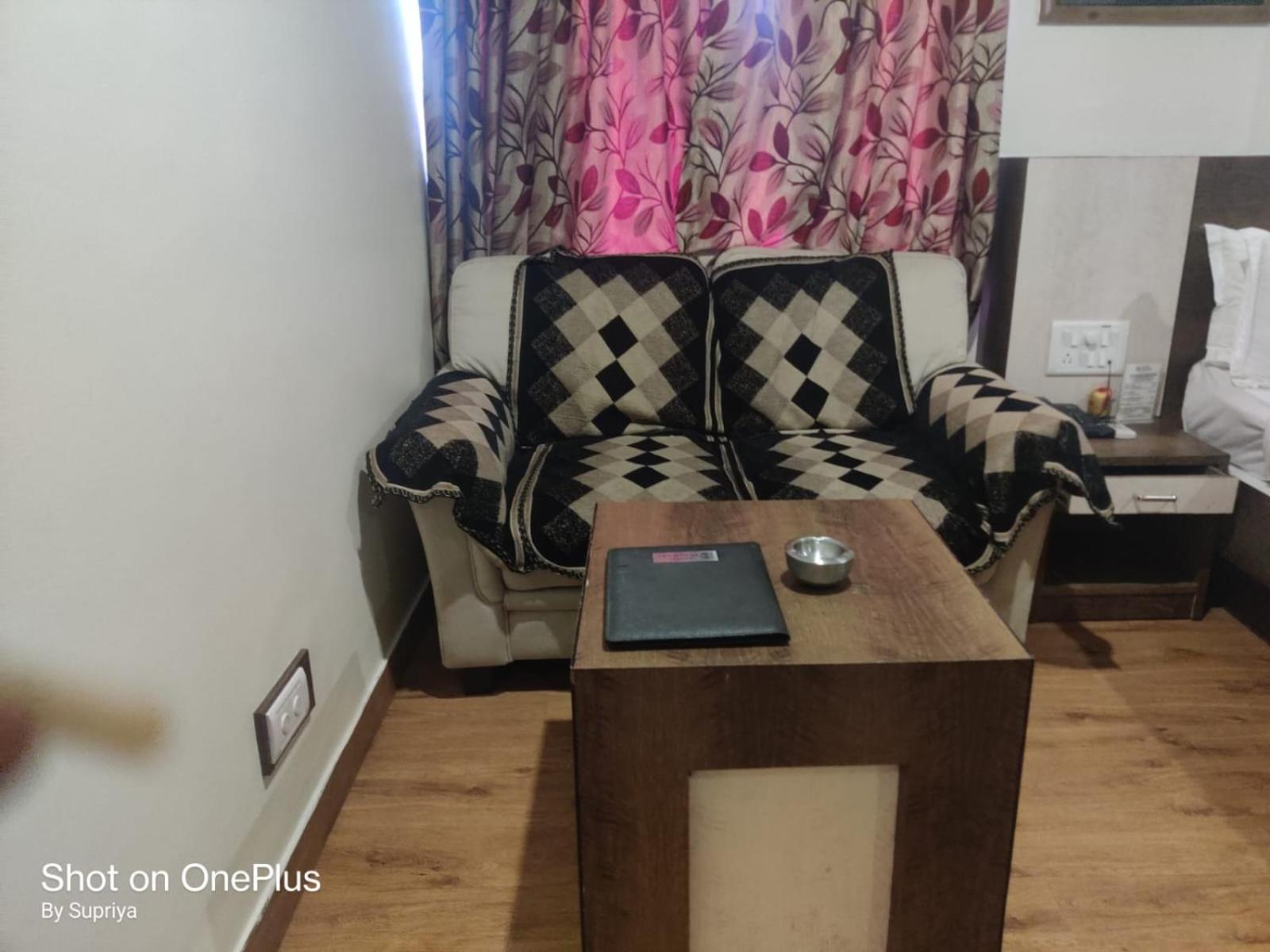 Hotel Pushpak Bhubaneswar Dış mekan fotoğraf