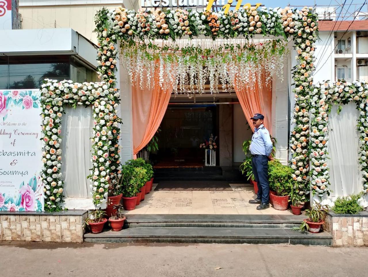 Hotel Pushpak Bhubaneswar Dış mekan fotoğraf