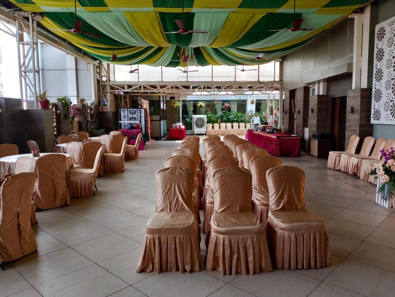Hotel Pushpak Bhubaneswar Dış mekan fotoğraf