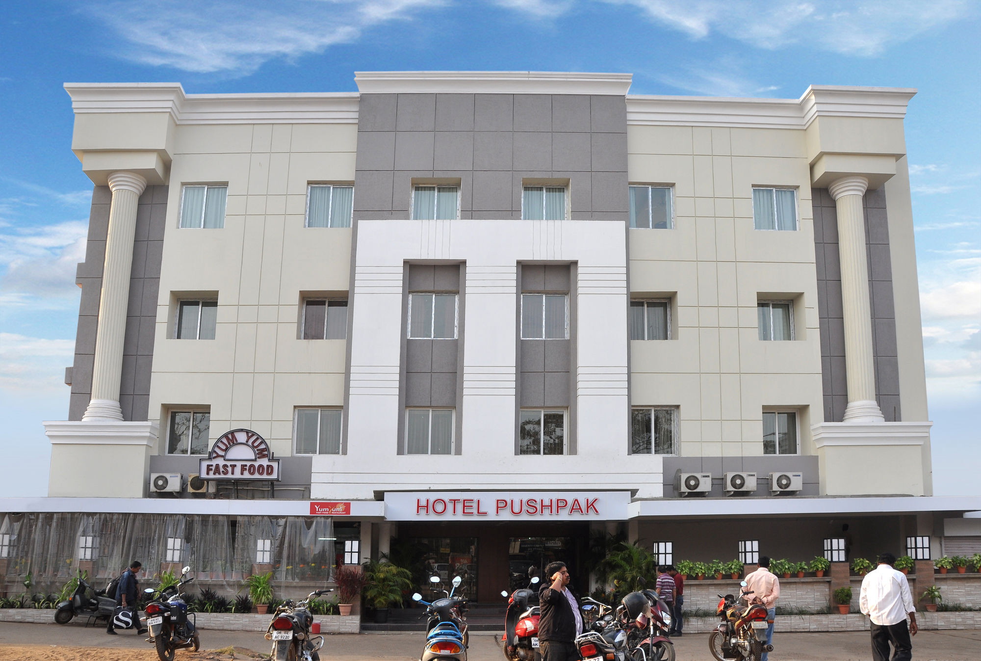Hotel Pushpak Bhubaneswar Dış mekan fotoğraf